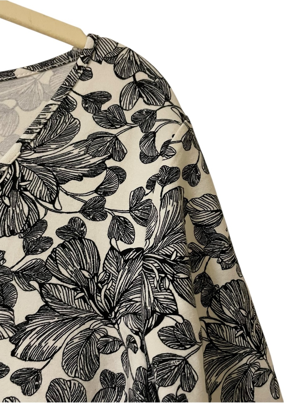 J Jill Cream and Black Floral V-Neck Dress Small Wearever Collection - Picture 4 of 10